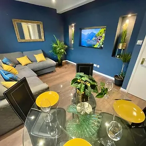 Cozy Two Bedroom - A Stroll From Gardens To - With Parking Bournemouth