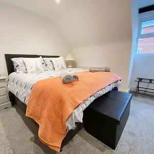 New Family Walking Distance To The Bournemouth